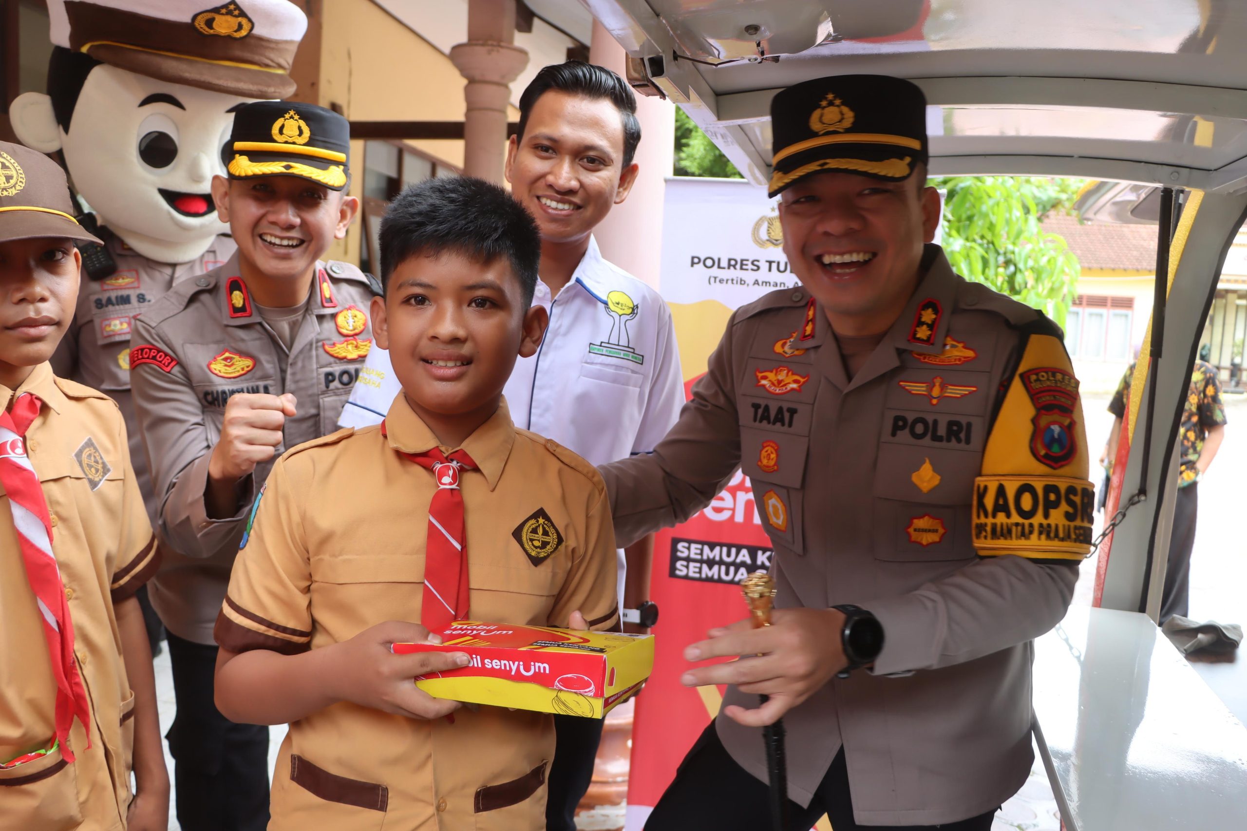 Polres Tulungagung Luncurkan Mobil Senyum Berbagi Makanan Bergizi Gratis untuk Anak – anak