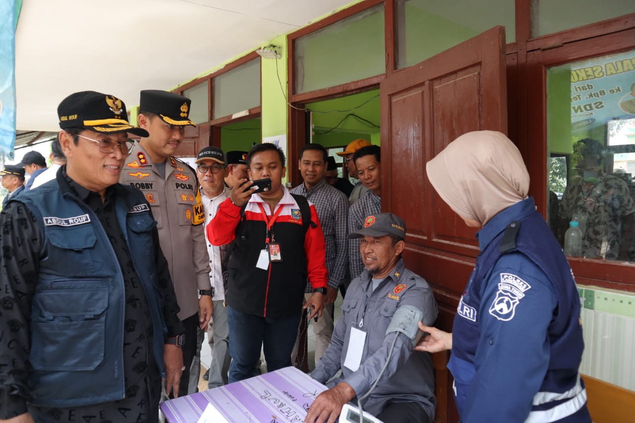 Pastikan Kondisi Kesehatan Personel, Sie Dokkes Polres Lamongan Gelar Pemeriksaan Kesehatan Petugas TPS