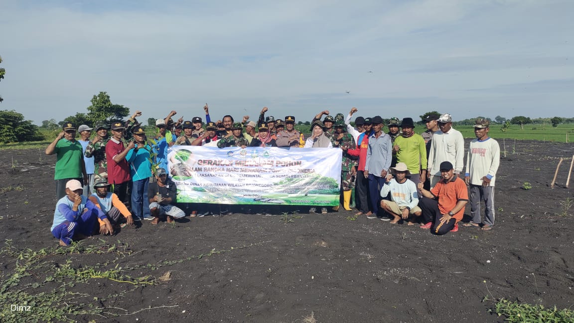 Polsek Bluluk Gelar Penanaman Pohon untuk Mendukung Program Ketahanan Pangan Asta Cita Presiden RI