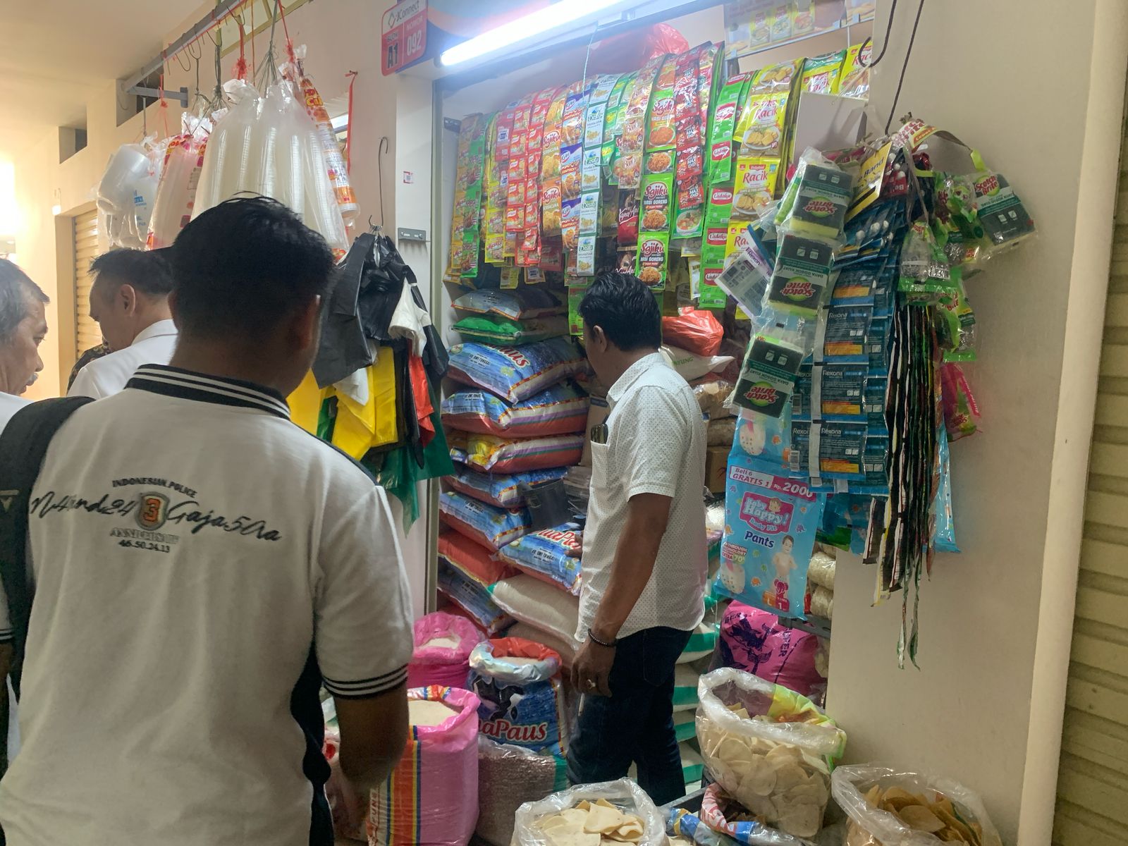 Jelang Ramadhan Polres Pamekasan dan Tim Monitoring Bapokting Sidak Pasar