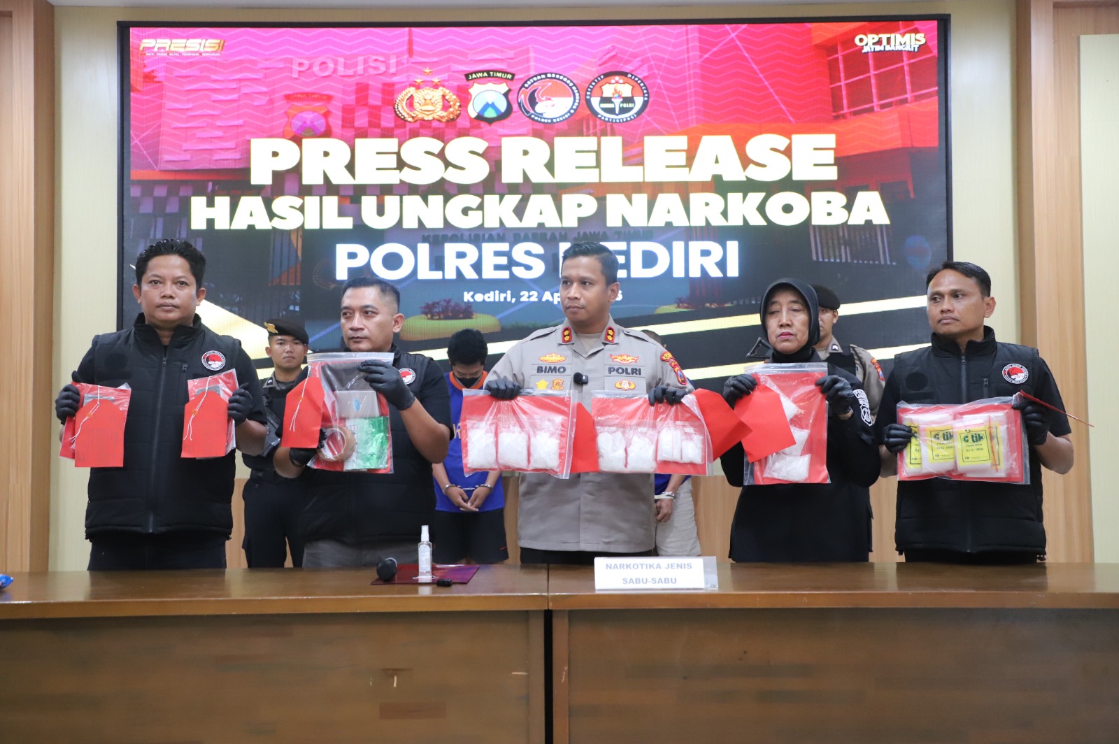Polres Kediri Berhasil Gagalkan Peredaran Narkoba, Tiga Tersangka  dan Sabu Hampir 1 Kg Diamankan
