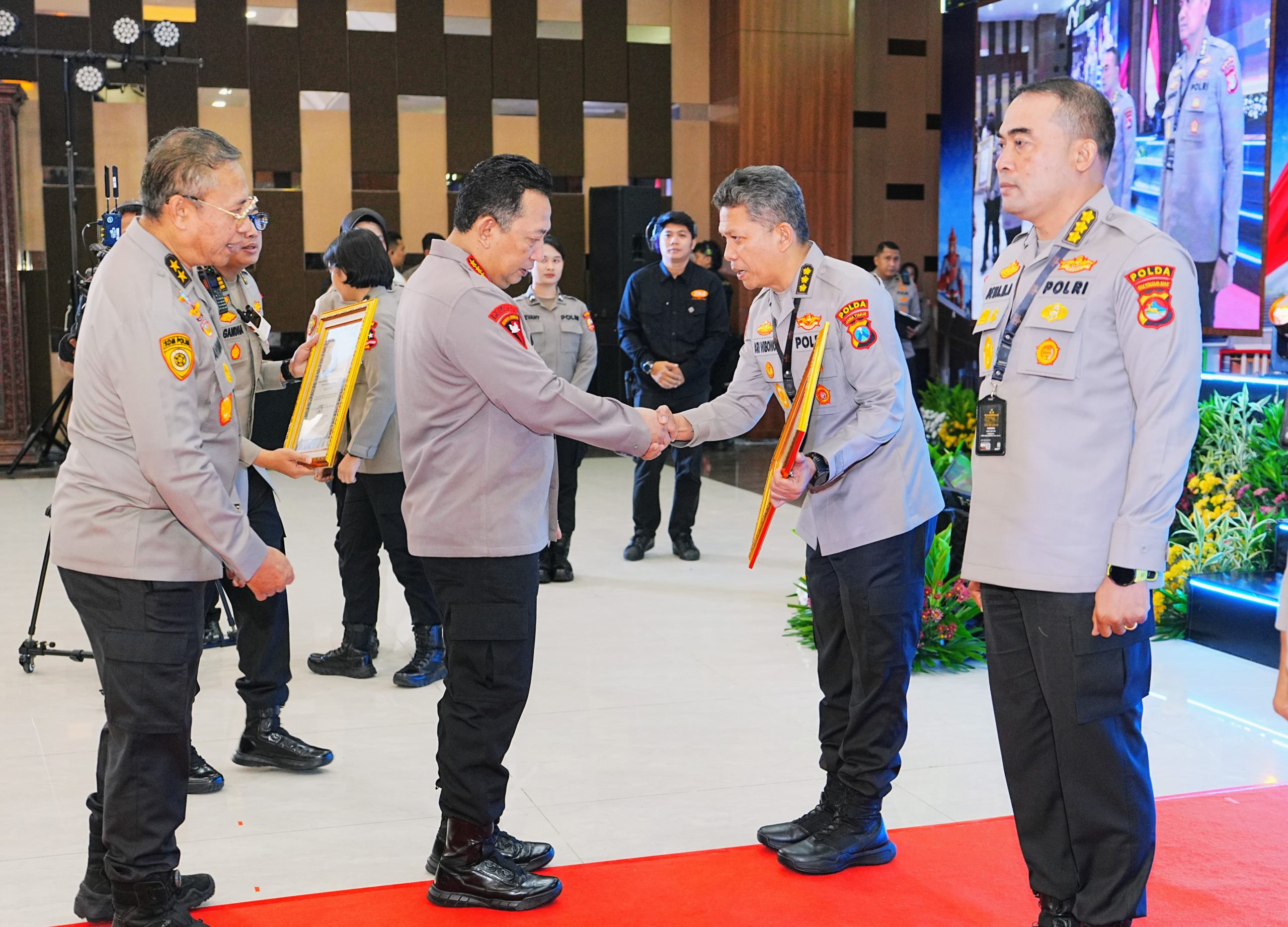 Polda Jatim Raih 3 Penghargaan Juara 1 Tingkat Nasional di Rakernis SDM Polri 2025