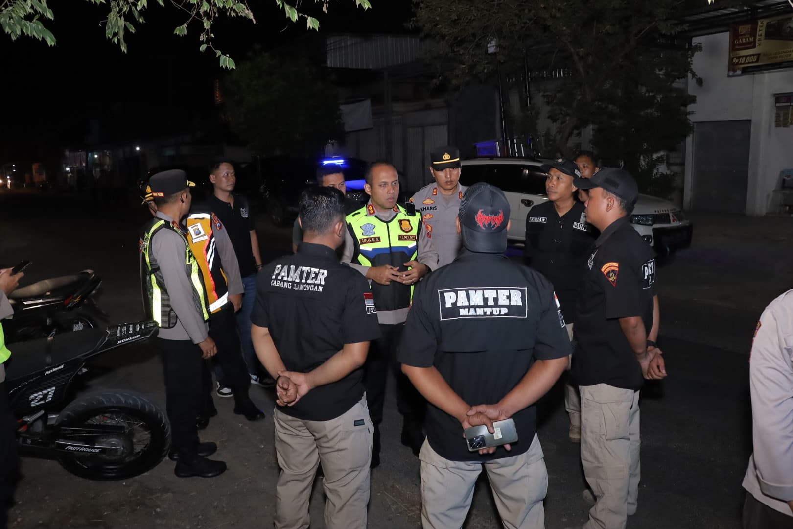 Kapolres Lamongan Pimpin Langsung Penyekatan di Titik Perbatasan, Pastikan Wilayah Kabupaten Lamongan Kondusif