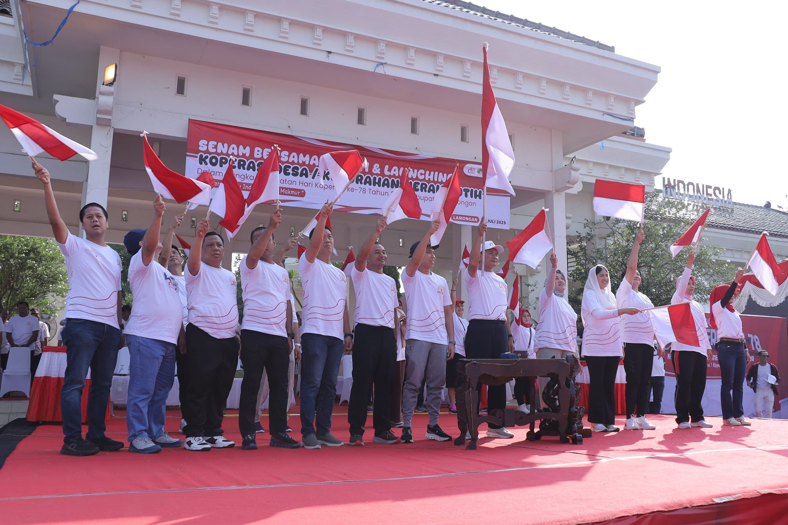 Kapolres Lamongan Hadiri Senam Bersama dan Launching Koperasi Merah Putih dalam Rangka Harkopnas ke-78