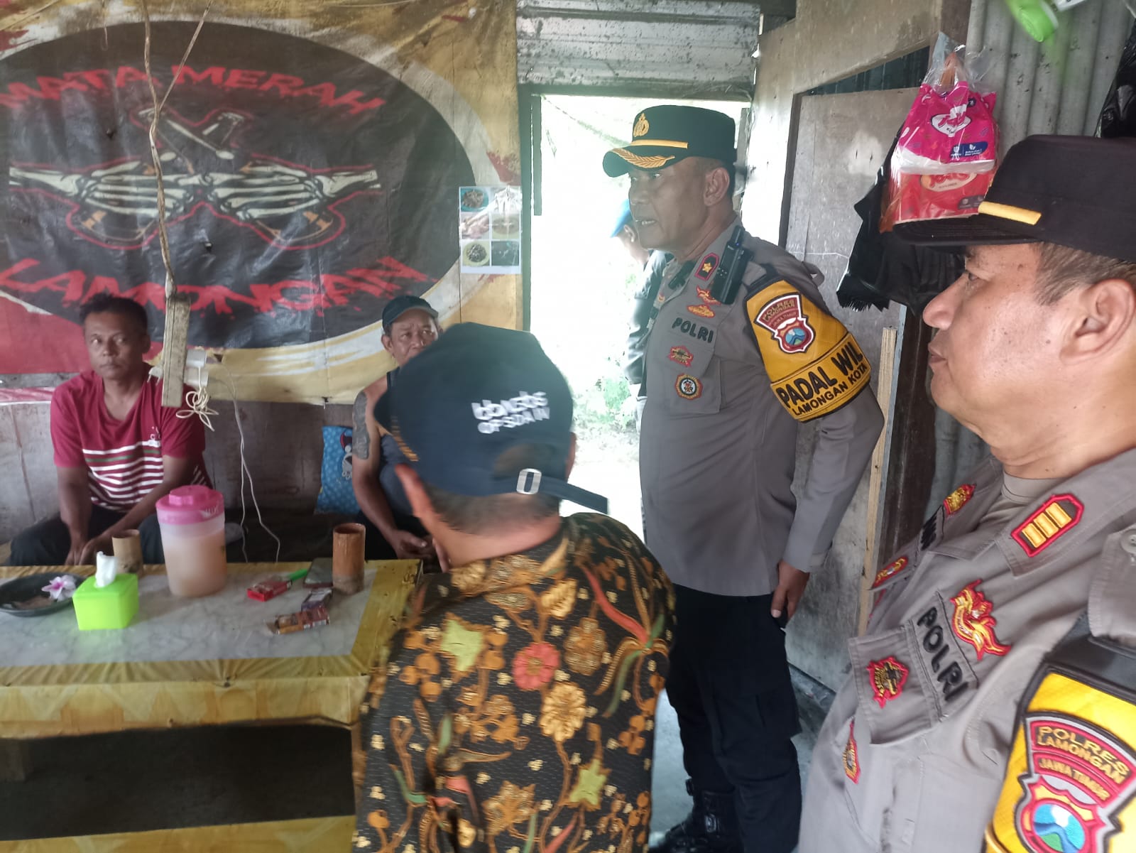 Tindak Lanjut Informasi Masyarakat, Polsek Lamongan Kota Amankan Miras Jenis Toak di Jalan Baru