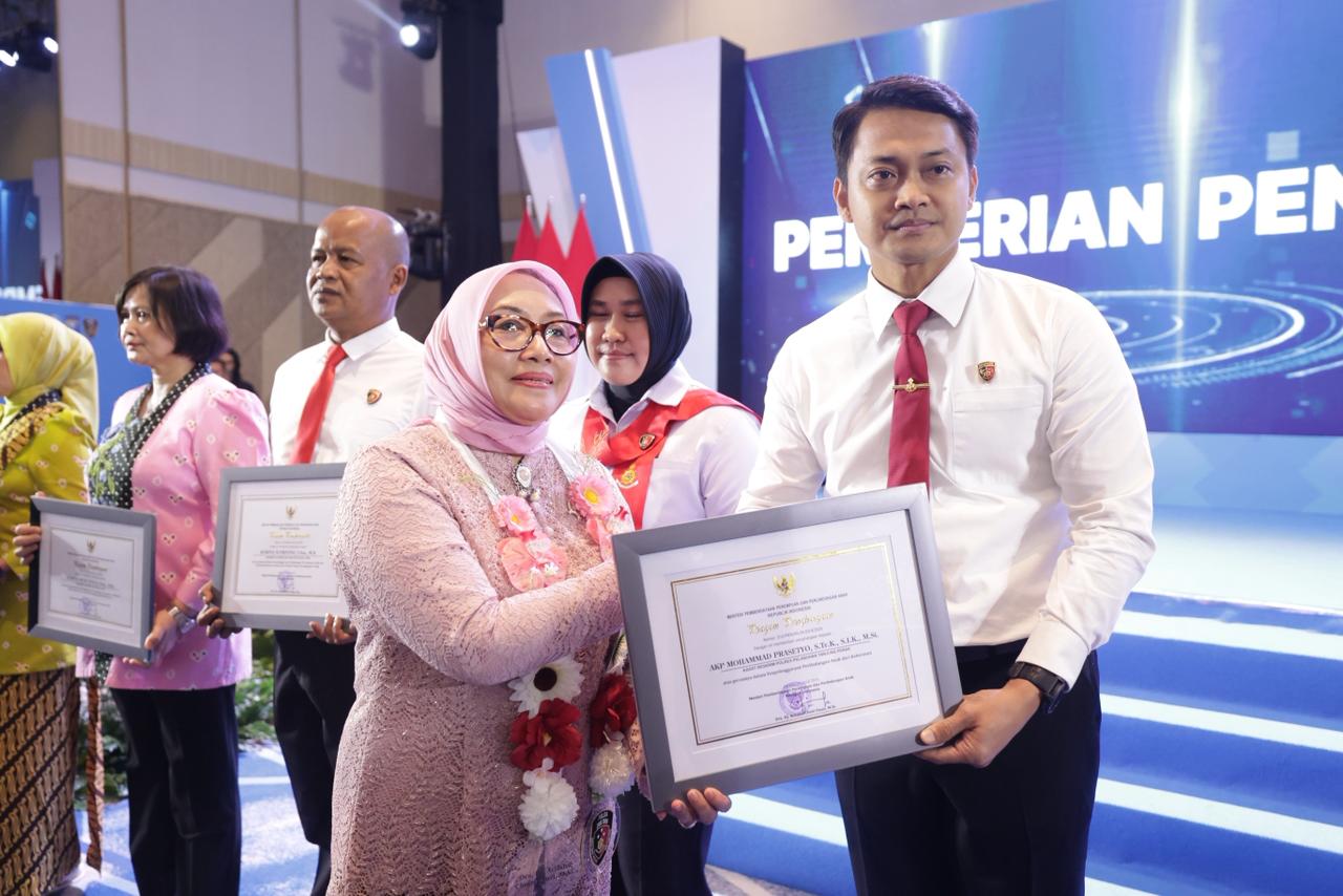 Ditres PPA – PPO Polda Jatim Terima Penghargaan dari Menteri PPPA